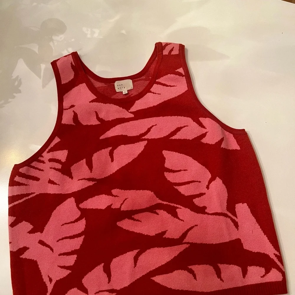 Sleevless semi cropped sweater - Picture 2 of 4